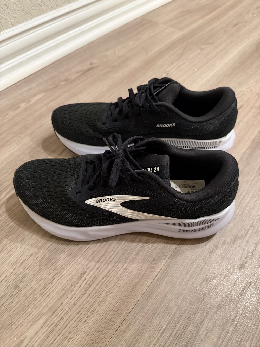 Brooks Adrenaline GTS 24 Black and White Running Sneakers size 9.5
